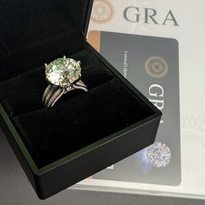 Elegant 10ct Engagement Ring